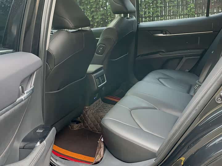 Фото 4 - Toyota Camry