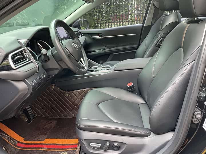 Фото 5 - Toyota Camry