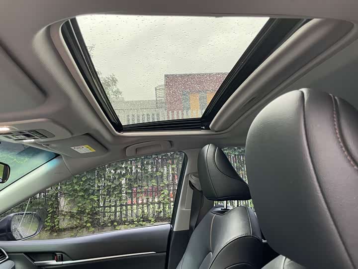 Фото 6 - Toyota Camry