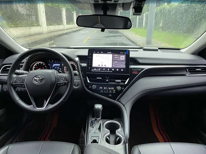 Фото 8 - Toyota Camry