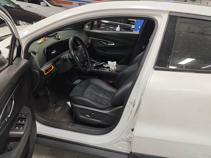 Фото 2 - Changan UNI-T