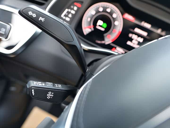 Фото 10 - Audi A6L