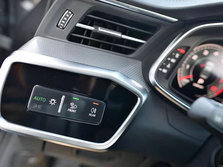 Фото 12 - Audi A6L