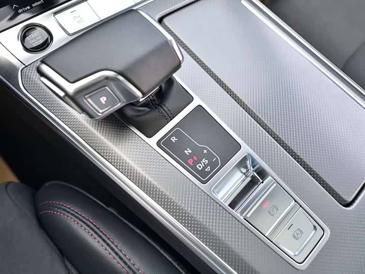 Фото 15 - Audi A6L