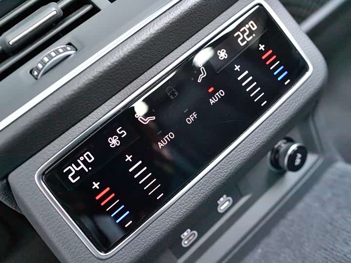 Фото 16 - Audi A6L