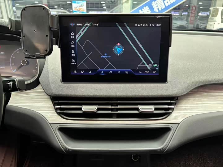 Фото 12 - Hongqi E-QM5