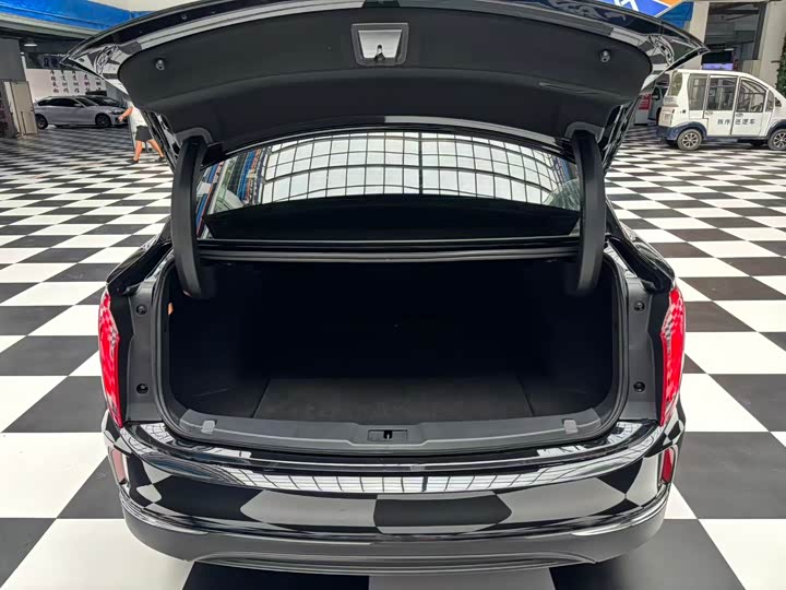 Фото 15 - Hongqi E-QM5