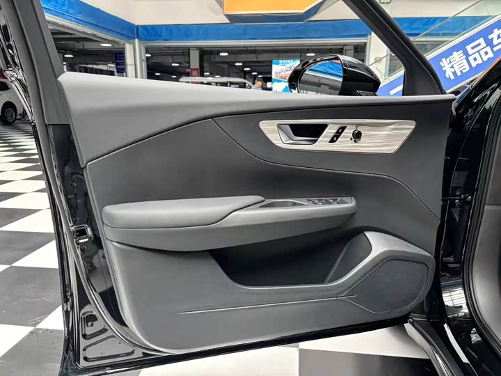 Фото 5 - Hongqi E-QM5