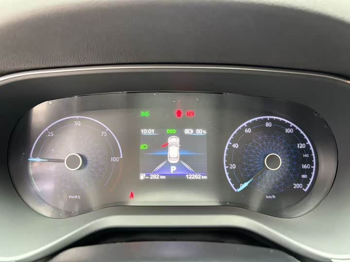 Фото 7 - Hongqi E-QM5