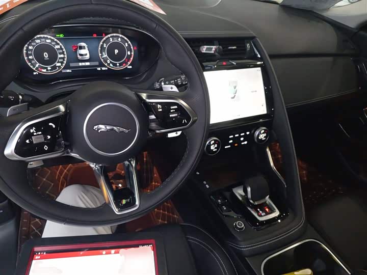 Фото 10 - Jaguar E-Pace