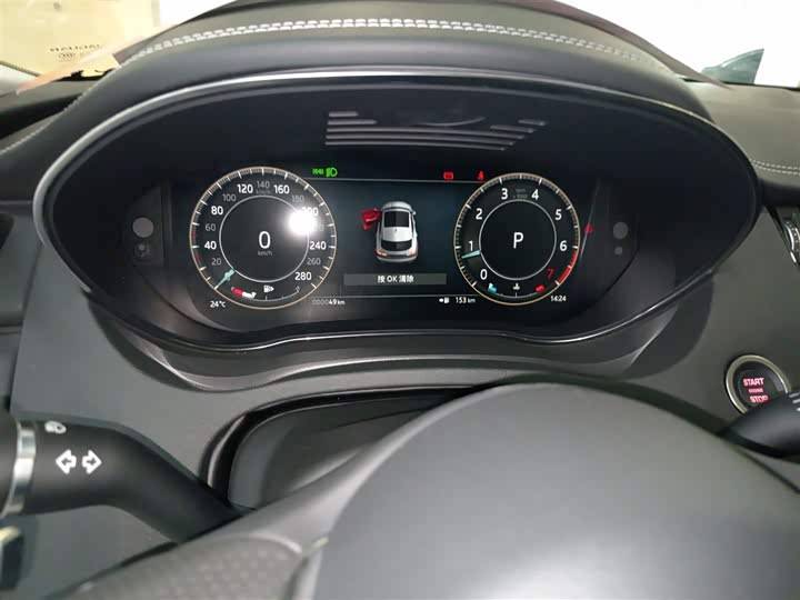 Фото 12 - Jaguar E-Pace