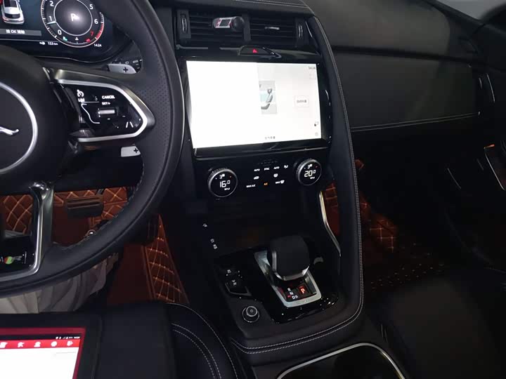 Фото 13 - Jaguar E-Pace