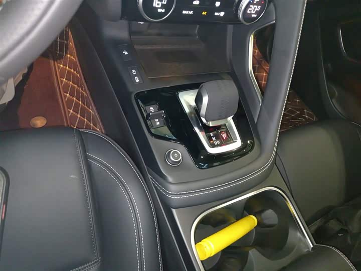 Фото 14 - Jaguar E-Pace