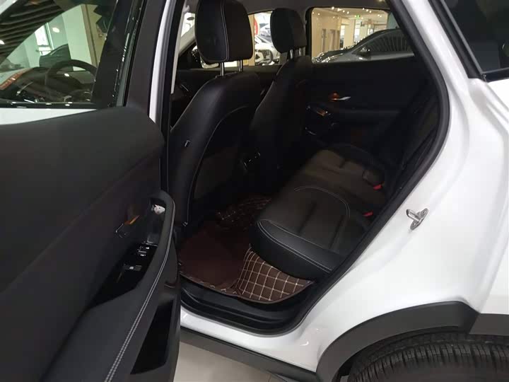 Фото 17 - Jaguar E-Pace