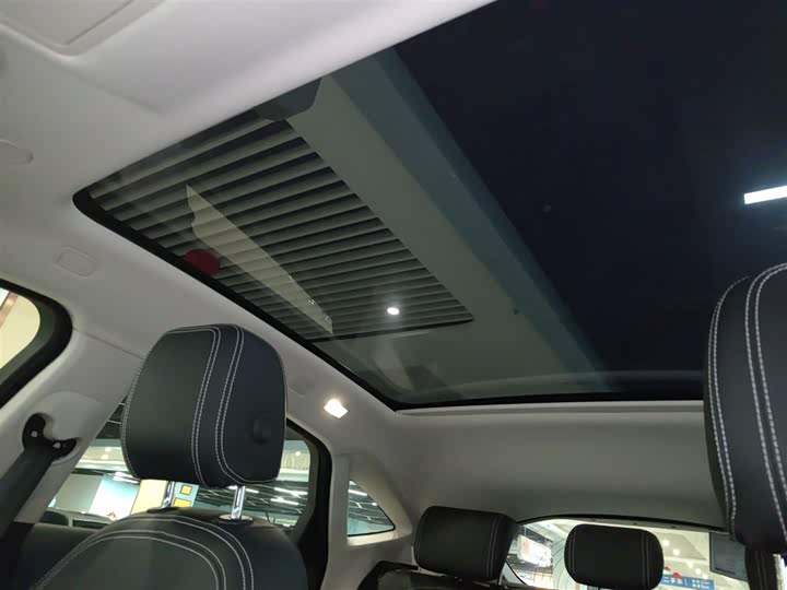 Фото 18 - Jaguar E-Pace