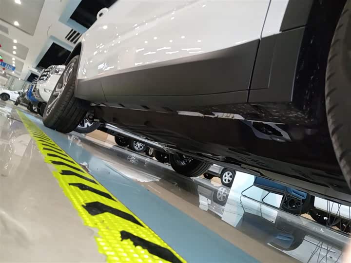 Фото 21 - Jaguar E-Pace