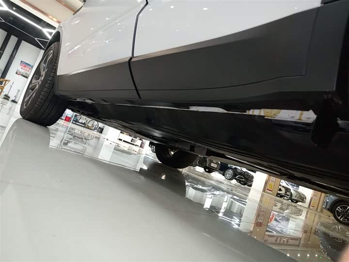 Фото 22 - Jaguar E-Pace