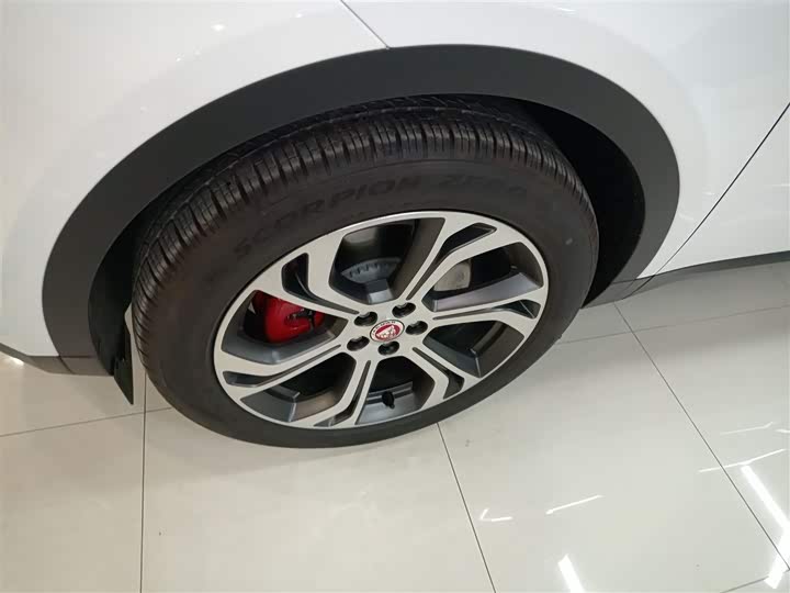 Фото 23 - Jaguar E-Pace