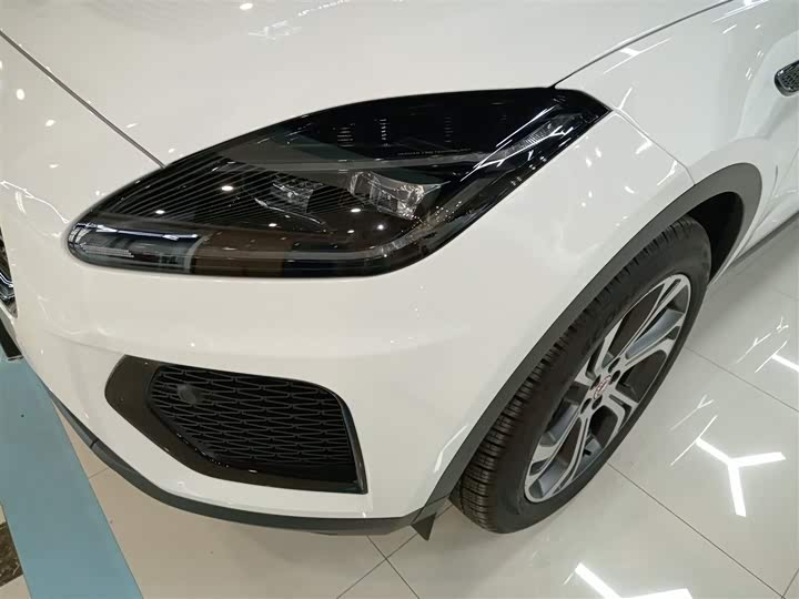 Фото 24 - Jaguar E-Pace