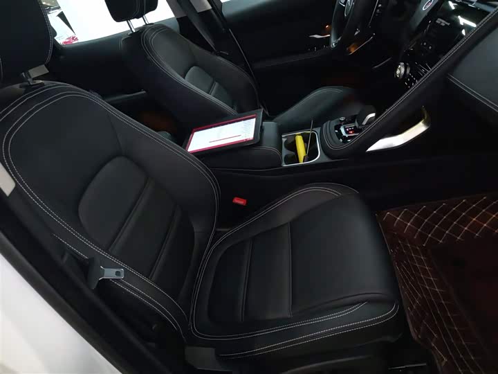 Фото 25 - Jaguar E-Pace