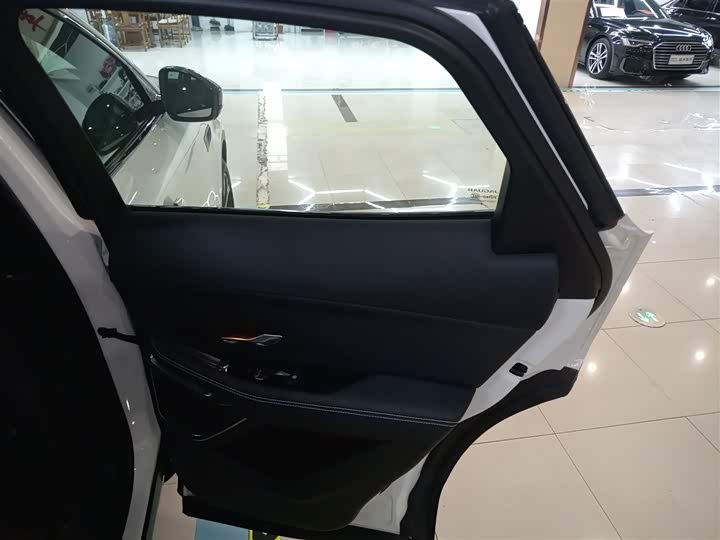 Фото 27 - Jaguar E-Pace