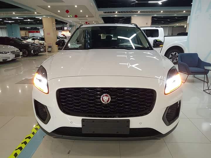 Фото 3 - Jaguar E-Pace