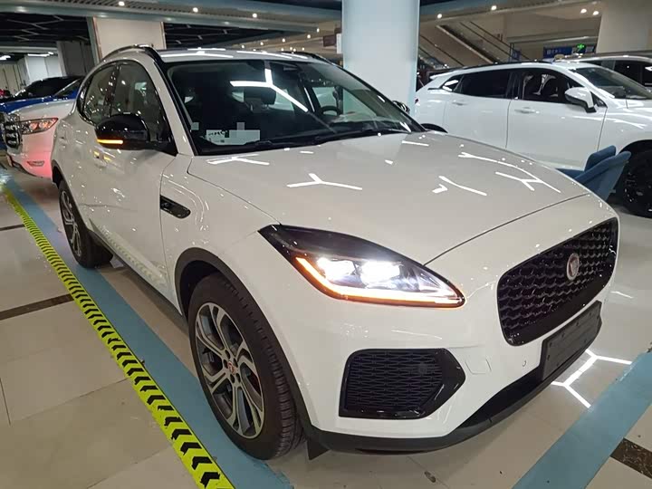 Фото 4 - Jaguar E-Pace