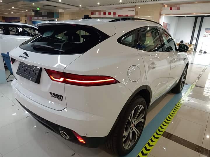 Фото 7 - Jaguar E-Pace
