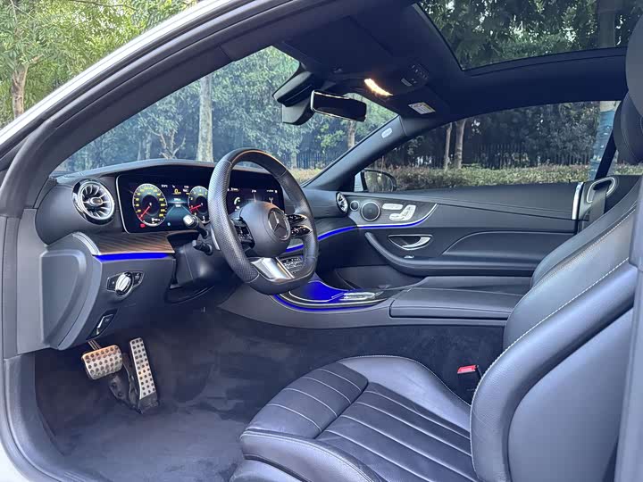 Фото 10 - Mercedes-Benz E-Class