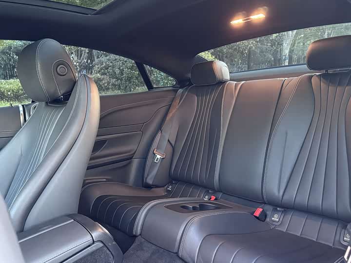 Фото 11 - Mercedes-Benz E-Class