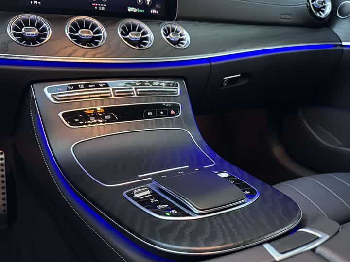 Фото 14 - Mercedes-Benz E-Class