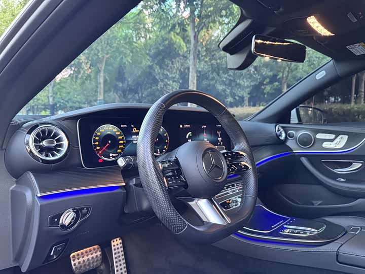 Фото 6 - Mercedes-Benz E-Class