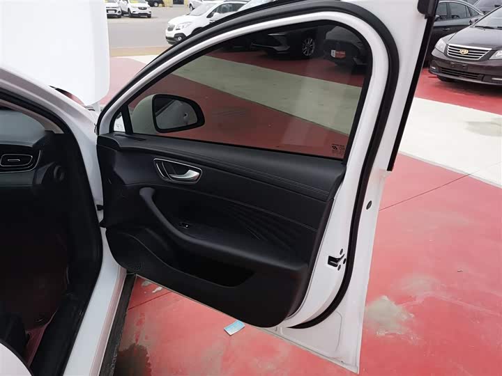 Фото 26 - Roewe D7