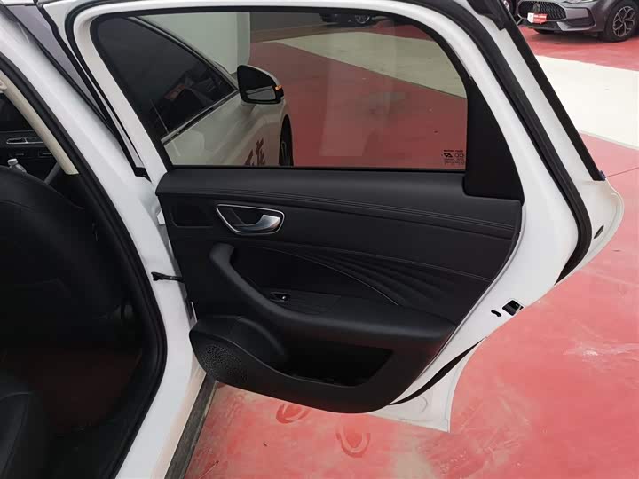 Фото 27 - Roewe D7