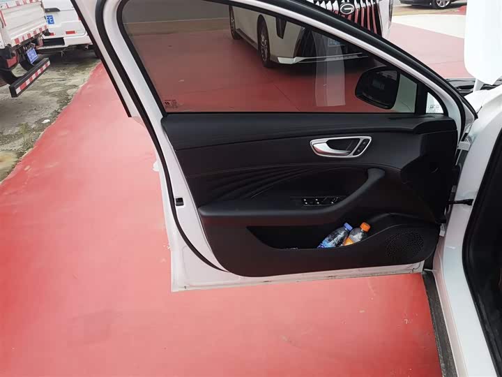 Фото 28 - Roewe D7