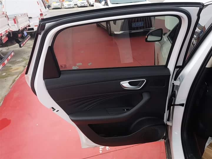 Фото 29 - Roewe D7