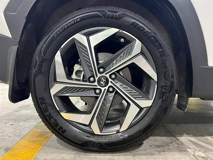 Фото 18 - Hyundai Tucson L