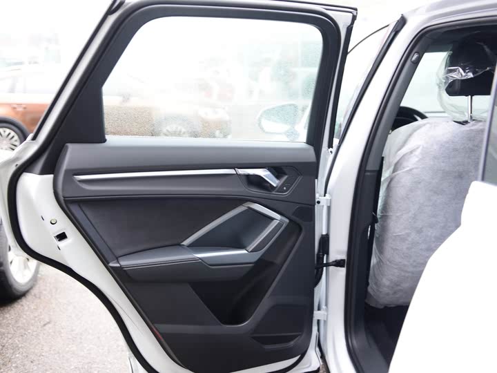 Фото 13 - Audi Q3