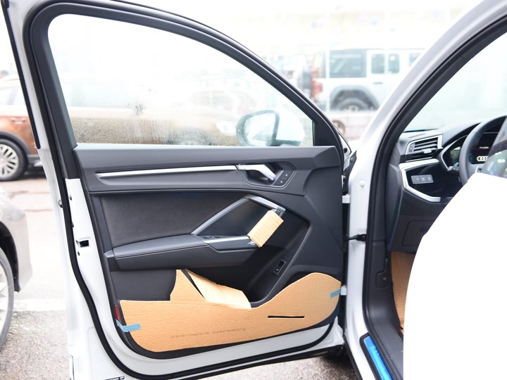 Фото 15 - Audi Q3