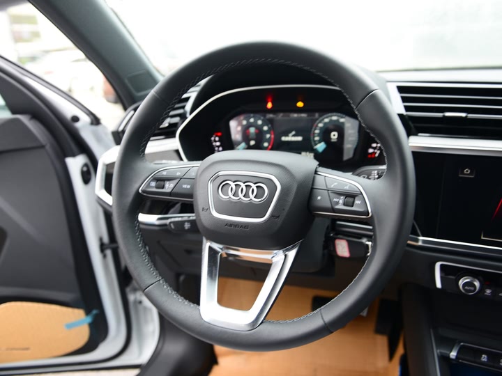 Фото 17 - Audi Q3