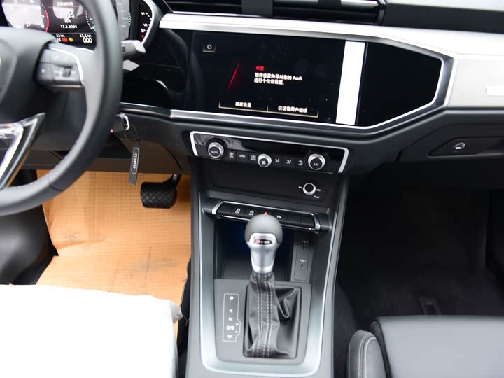 Фото 18 - Audi Q3