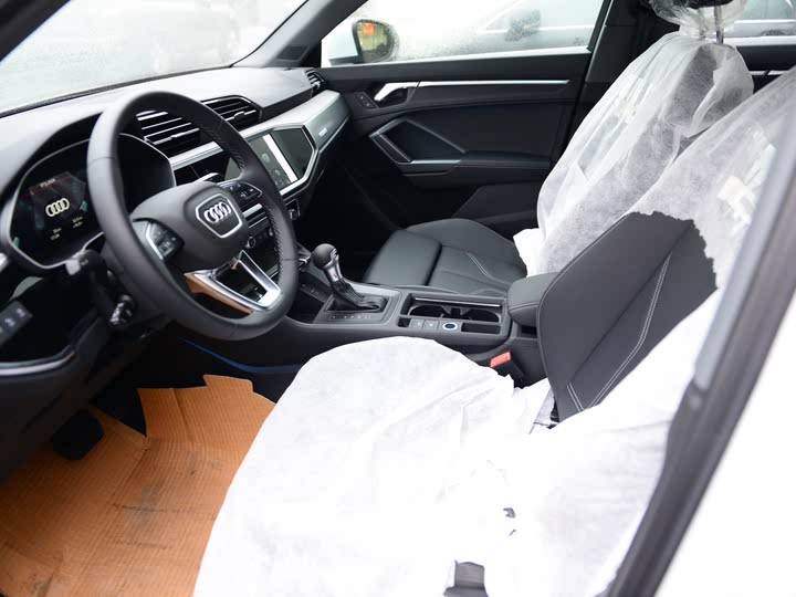 Фото 4 - Audi Q3