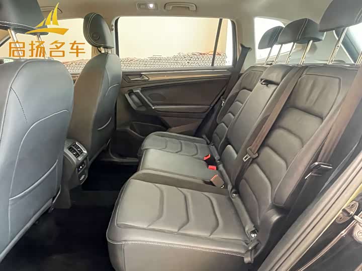 Фото 8 - Volkswagen Tiguan L Pro