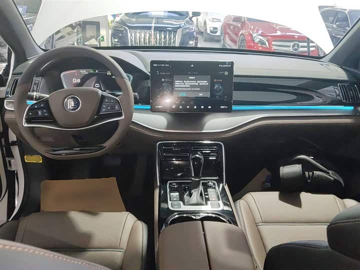 Фото 10 - BYD Tang