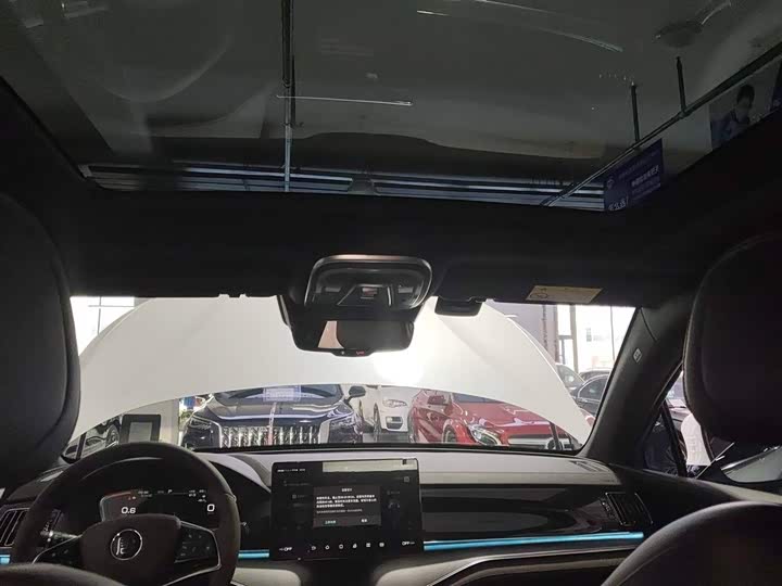 Фото 18 - BYD Tang