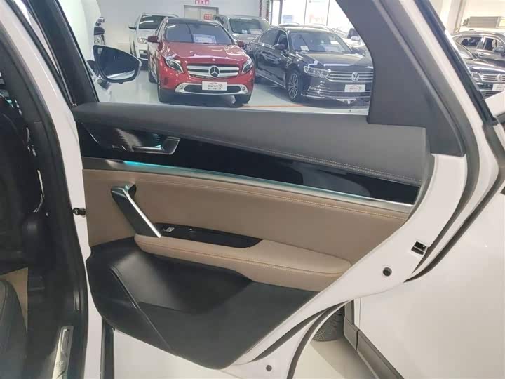 Фото 27 - BYD Tang