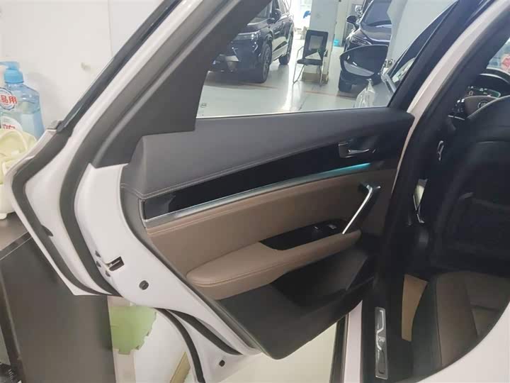 Фото 29 - BYD Tang