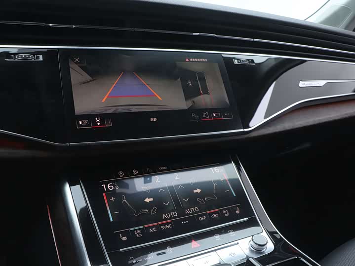 Фото 10 - Audi Q7