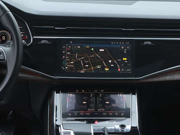 Фото 15 - Audi Q7