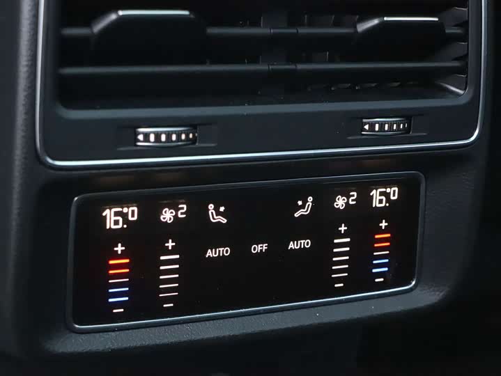 Фото 18 - Audi Q7